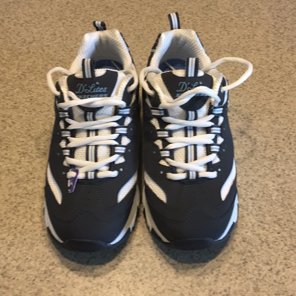 Skechers D’Lites - Sz 7 - Never worm. NWOB